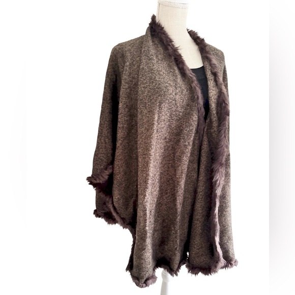 V. Fraas Brown Rabbit Fur Lined Ruana Shawl One Size - Picture 3 of 6